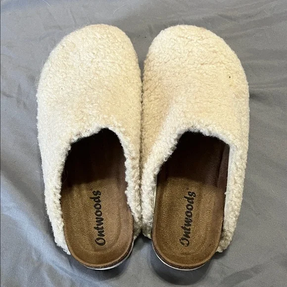 Sherpa Slippers - Picture 1 of 4